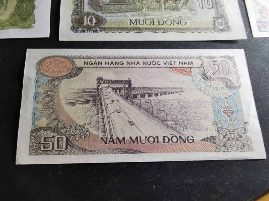 【鲸贝乐淘】千字文·第“交友投分，切磨箴规”号拍卖 【越南🇻🇳 】1976~85年早期越南纸币7张，xF-AUNC ，品相如图