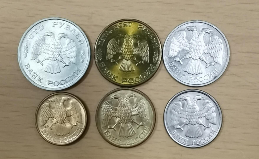 北京马甸外币专卖微拍第十九期，非贵金属纪念币流通币专场，陆续上新，敬请关注 1992/3年俄罗斯流通套币6枚/套。品相如图，这套币为俄罗斯初期仅发行了两年的一套币，非常有意义的一套币