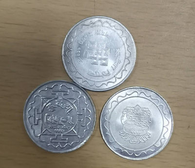 北京马甸外币专卖微拍第二十一期，陆续上新，欢迎关注 - 尼泊尔银质纪念章3枚，重34.5克，925银，品相如图