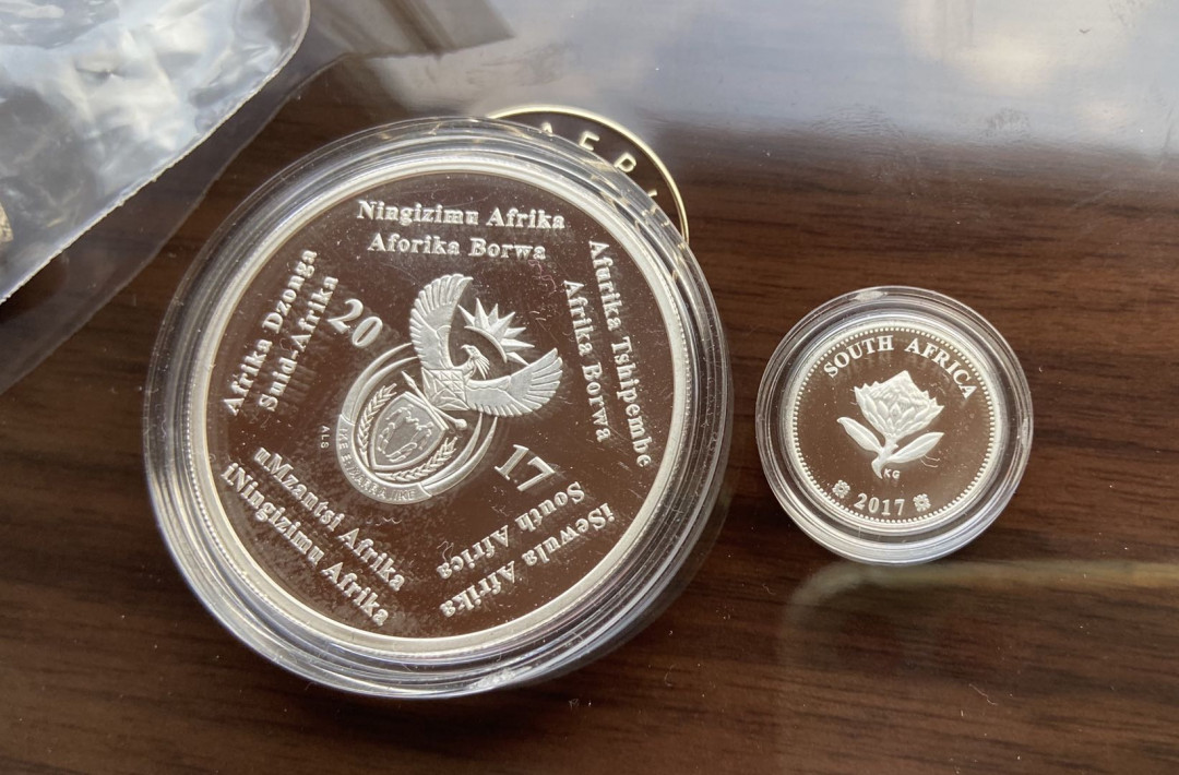 【币观天下】第120期钱币拍卖～ 【南非】南非心脏套装银币2枚【木盒】