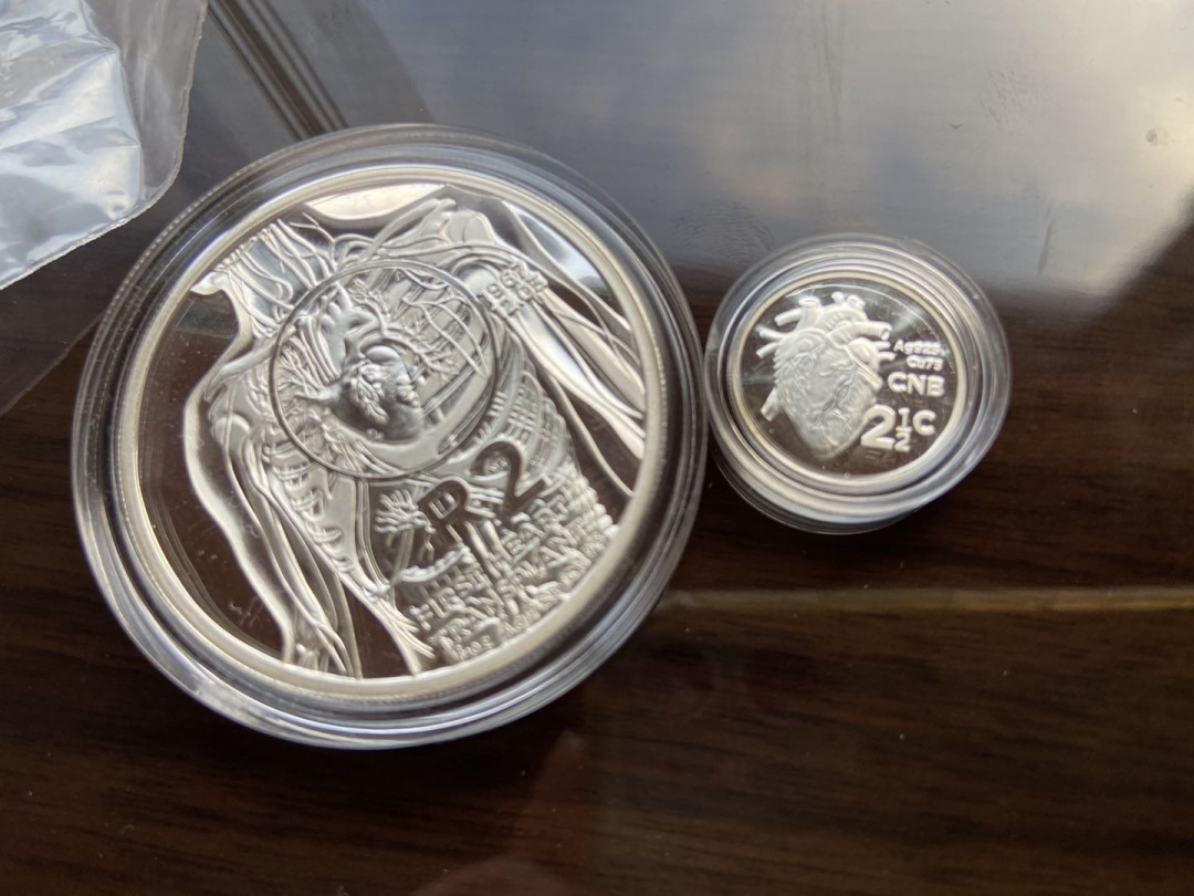 【币观天下】第120期钱币拍卖～ 【南非】南非心脏套装银币2枚【木盒】