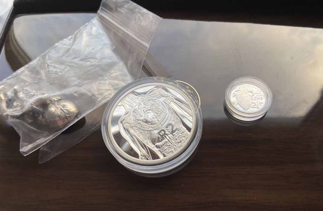 【币观天下】第120期钱币拍卖～ 【南非】南非心脏套装银币2枚【木盒】