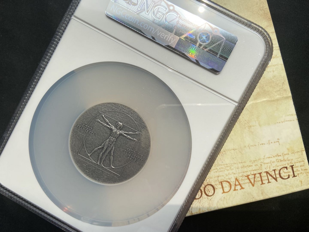 【币观天下】第120期钱币拍卖～ 【喀麦隆】2019达芬奇仿古高浮雕镶嵌银币【ngc69】