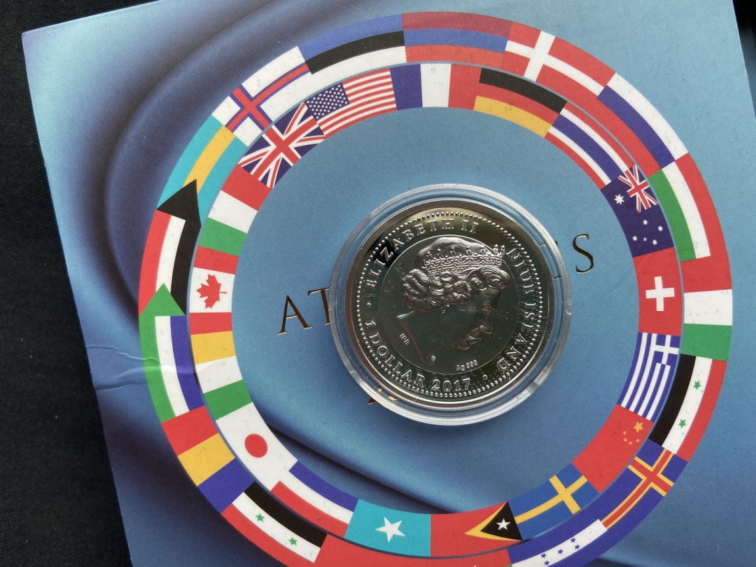 【币观天下】第120期钱币拍卖～ 纽埃2017年1元，世界体育运动银币---跳高“飞越伦敦塔(桥)”，数字亮光彩色 精制纪念银币