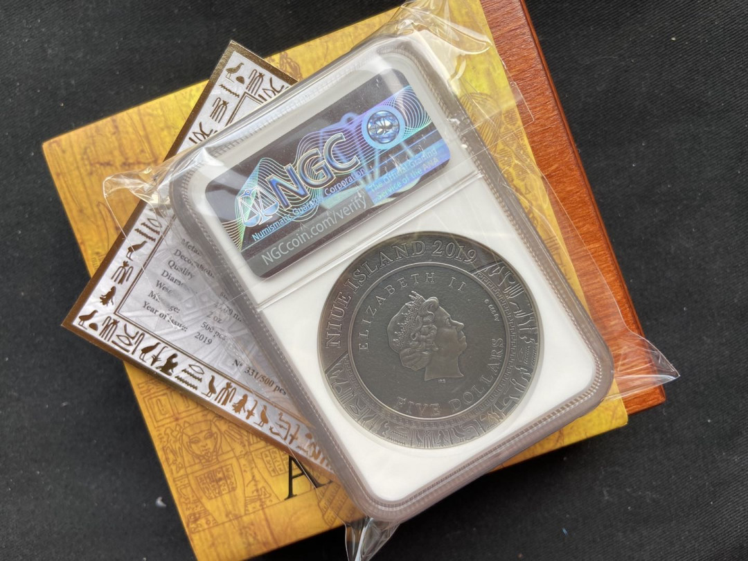 【币观天下】第120期钱币拍卖～ 【纽埃】纽埃高浮雕系列-怒神阿努比斯【蓝标ngc70】