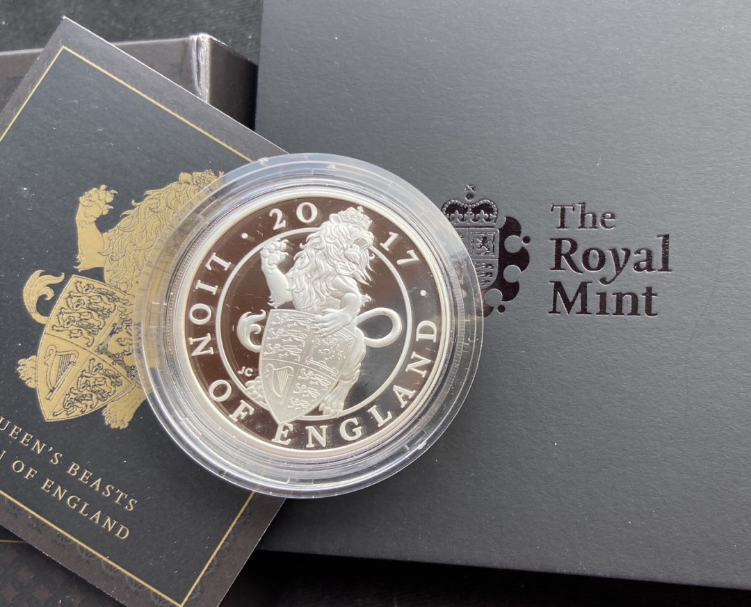 【币观天下】第120期钱币拍卖～ 【英国】女王的神兽系列第一枚-狮子精制币【原盒】