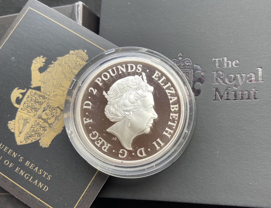 【币观天下】第120期钱币拍卖～ 【英国】女王的神兽系列第一枚-狮子精制币【原盒】