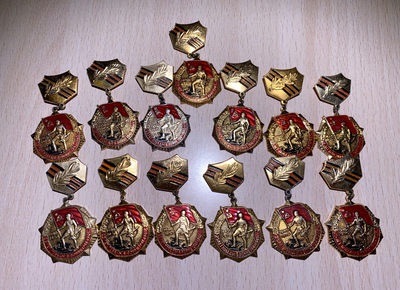 大猫徽章拍卖第130期 - 苏联卫国战争胜利25周年纪念章 13个版本 配两本证书