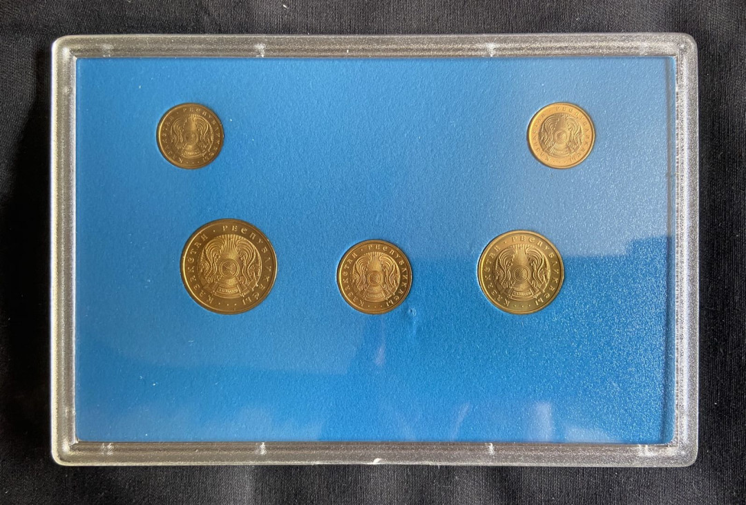 【币观天下】第120期钱币拍卖～ 【哈萨克斯坦】1993年精制分币5枚～