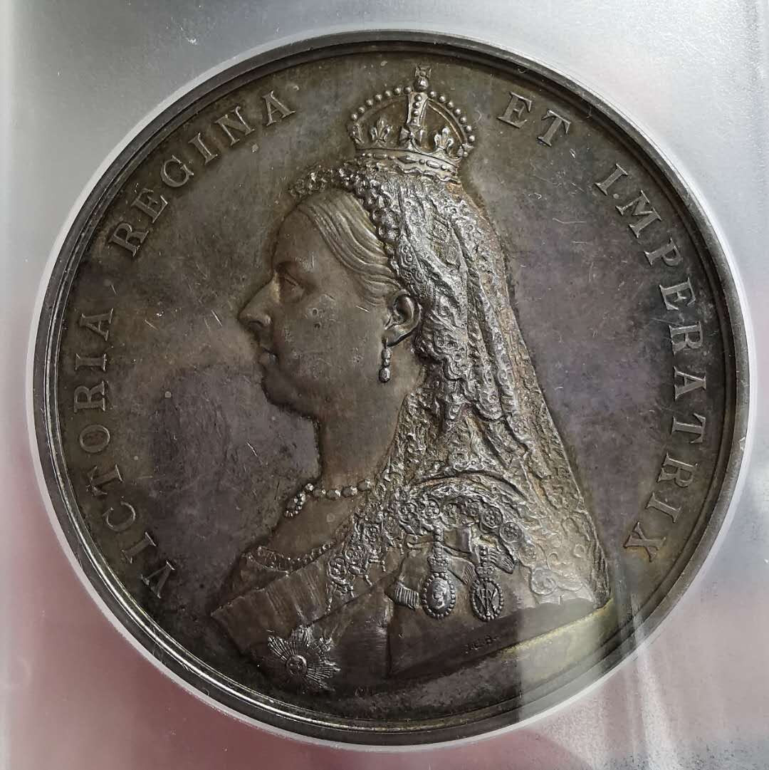 凡希社世界钱币微拍第一百三十一期 热！1887英国老维加冕纪念大型银章PCGS-SP62五彩包浆收藏级！
