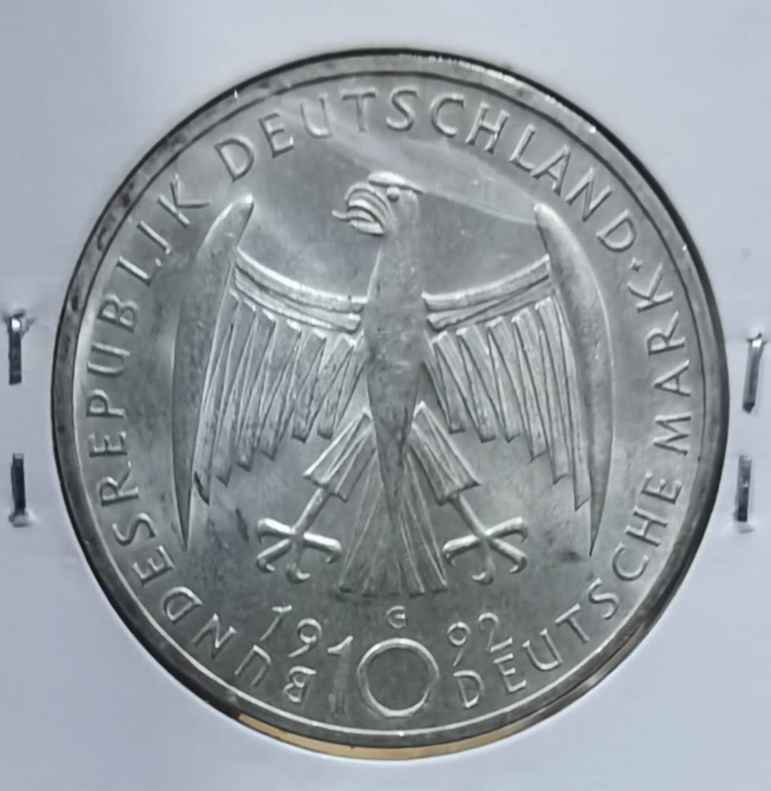 北京马甸外币专卖微拍第二十一期，陆续上新，欢迎关注 1992年德国版画家珂勒惠支10马克银币。重：15.5克，0.625银