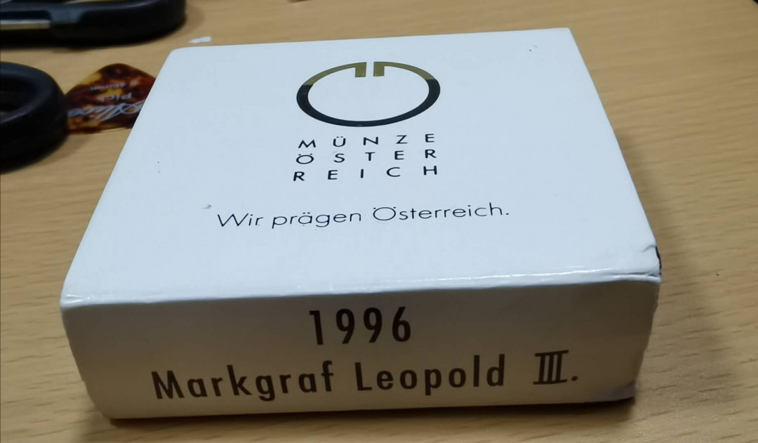 北京马甸外币专卖微拍第二十一期，陆续上新，欢迎关注 1996年奥地利100先令精制纪念银币，重20克90银，品相如图。盒证齐全
