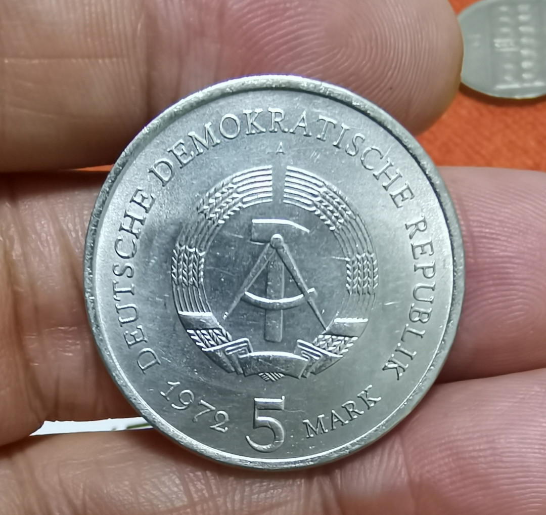北京马甸外币专卖微拍第二十二期，非贵金属纪念币，流通币专场。陆续上新，欢迎关注陆续上新 1972年东德5马克纪念币。品相如图
