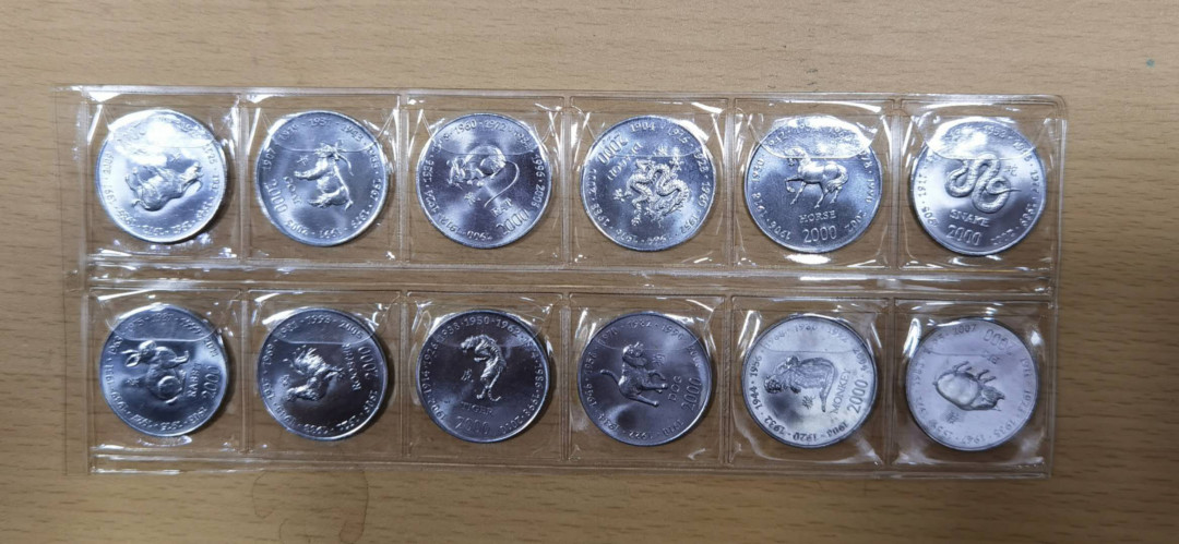 北京马甸外币专卖微拍第二十二期，非贵金属纪念币，流通币专场。陆续上新，欢迎关注陆续上新 2000年索马里12生肖纪肖纪念币，品相如图