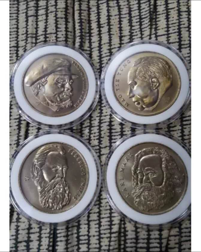 北京马甸外币专卖微拍第二十二期，非贵金属纪念币，流通币专场。陆续上新，欢迎关注陆续上新 2002年古巴1比索马恩列毛纪念币4枚/套。品相如图，其中列宁这枚币价格几乎占了整套币一半的价格，比较难寻