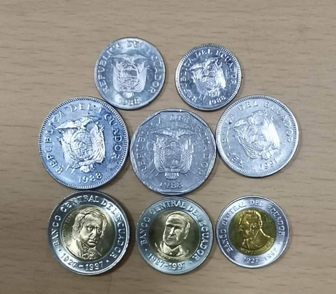 北京马甸外币专卖微拍第二十二期，非贵金属纪念币，流通币专场。陆续上新，欢迎关注陆续上新 厄瓜多尔流通币8枚/套，品相如图