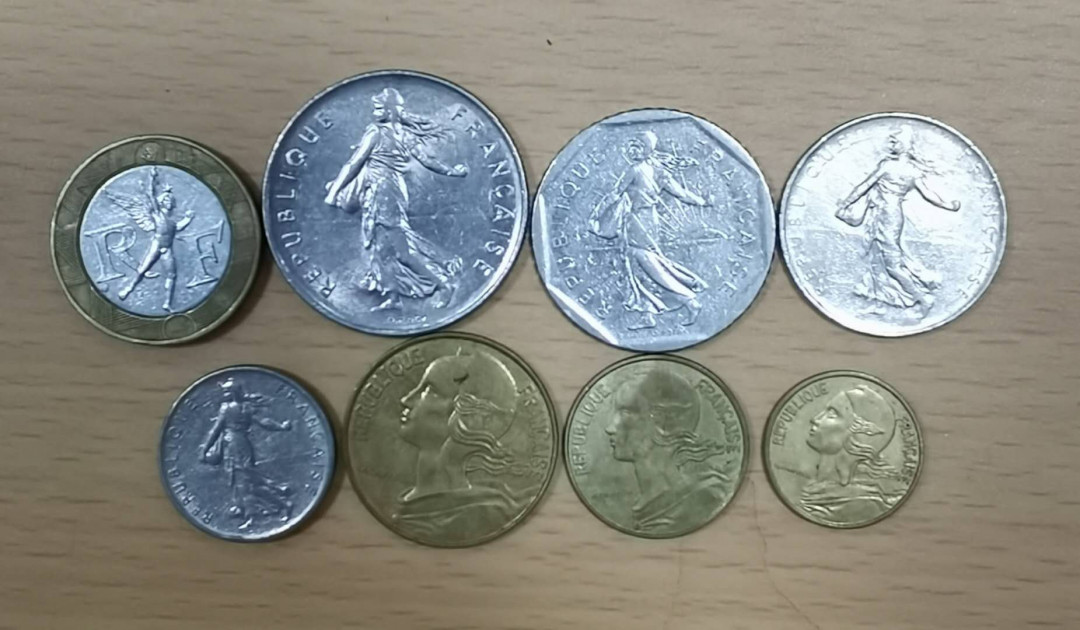 北京马甸外币专卖微拍第二十二期，非贵金属纪念币，流通币专场。陆续上新，欢迎关注陆续上新 法国流通币8枚/套，品相如图