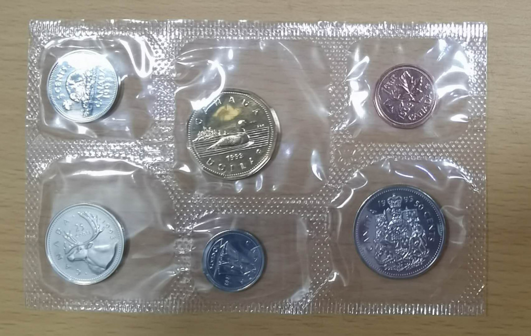 北京马甸外币专卖微拍第二十二期，非贵金属纪念币，流通币专场。陆续上新，欢迎关注陆续上新 1993年加拿大塑料流通币6枚套，品相如图BU级