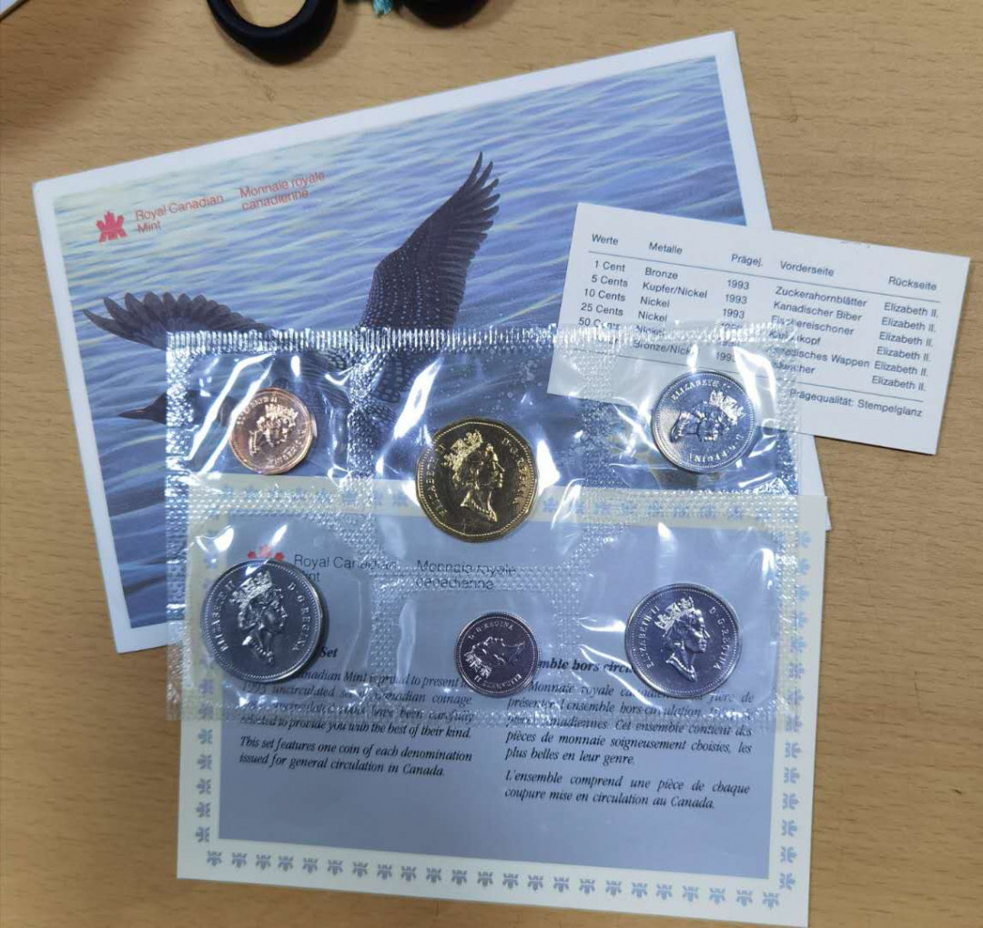 北京马甸外币专卖微拍第二十二期，非贵金属纪念币，流通币专场。陆续上新，欢迎关注陆续上新 1993年加拿大塑料流通币6枚套，品相如图BU级