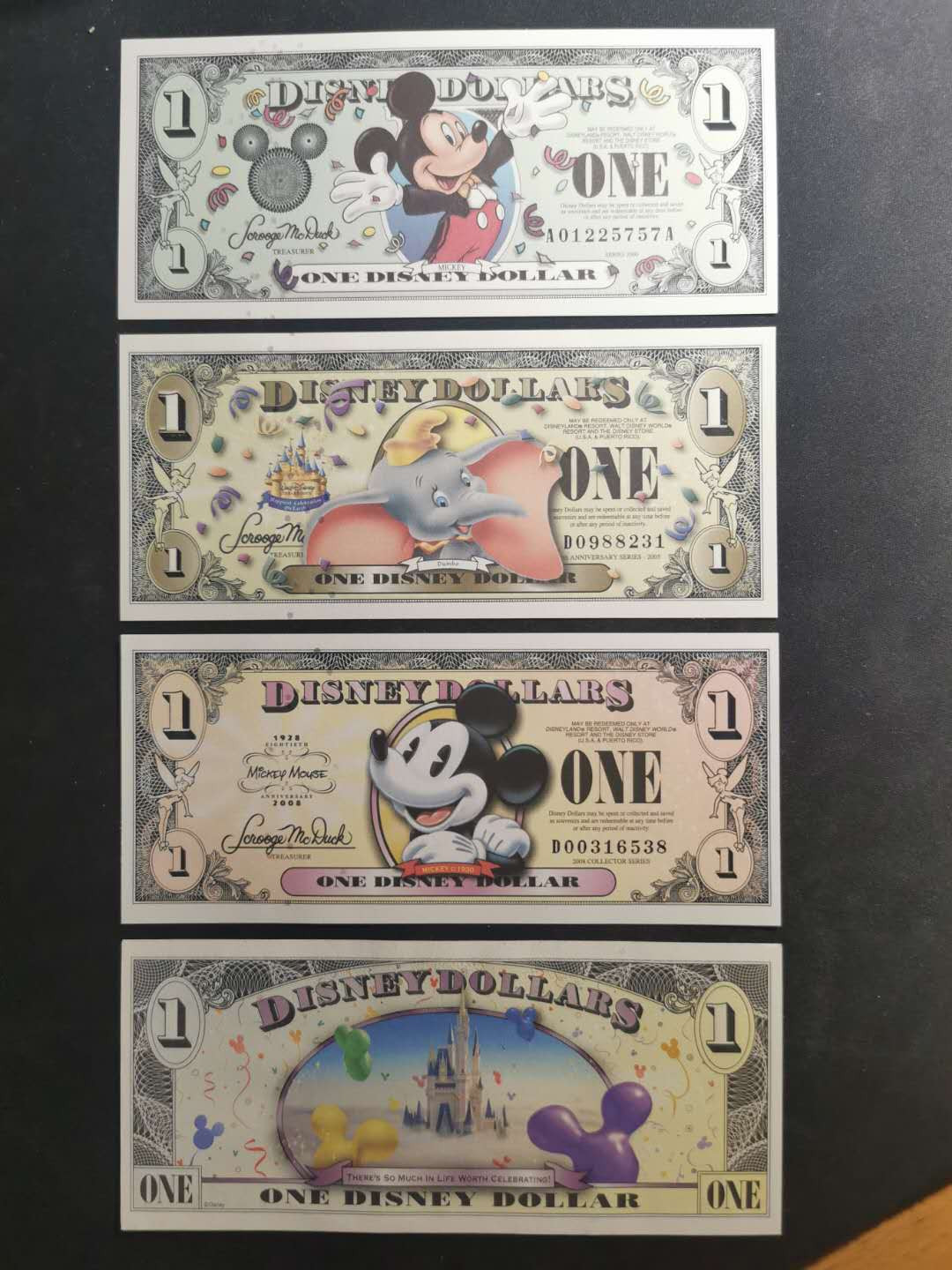 【鲸贝乐淘】千字文·第“节义廉退，颠沛匪亏”号拍卖 【迪士尼一美元】2000.2005.2008.2009四张，全新全品UNC