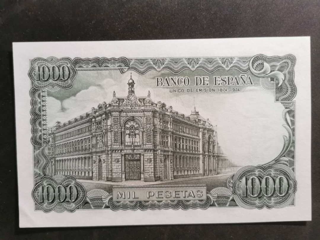 【鲸贝乐淘】千字文·第“性静情逸，心动神疲”号拍卖 【中国香港🇭🇰 和西班牙🇪🇸 】1975年汇丰银行5元，全新全品UNC，一边略有波浪〰️;1971年西班牙1000元，一角有小软折，全新全品AUNC  