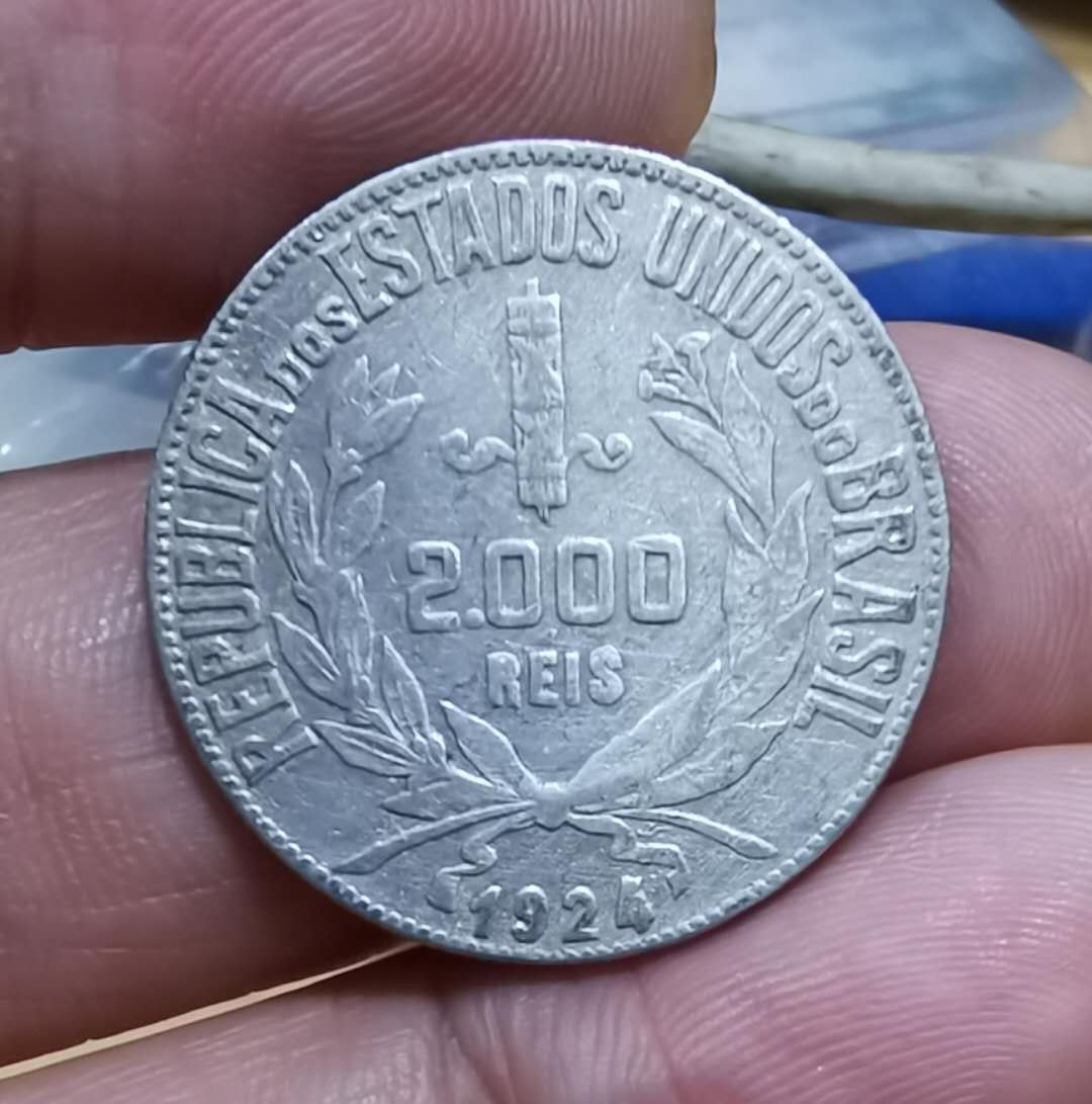 北京马甸外币专卖微拍第二十三期，陆续上新，欢迎关注， 1924年巴西银币，重8克，50银，品相如图