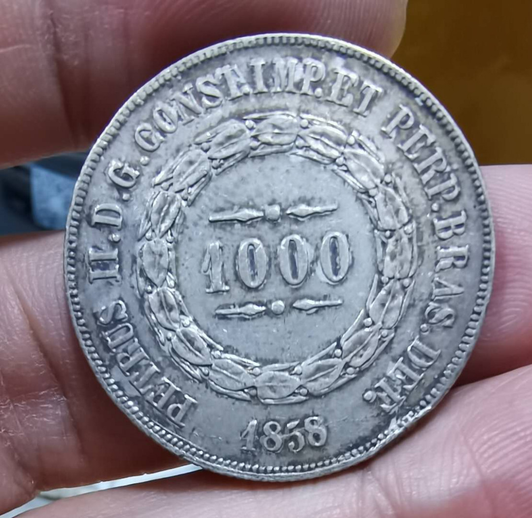 北京马甸外币专卖微拍第二十三期，陆续上新，欢迎关注， 1858年巴西帝国银币，重12.65克，917银。品相如图