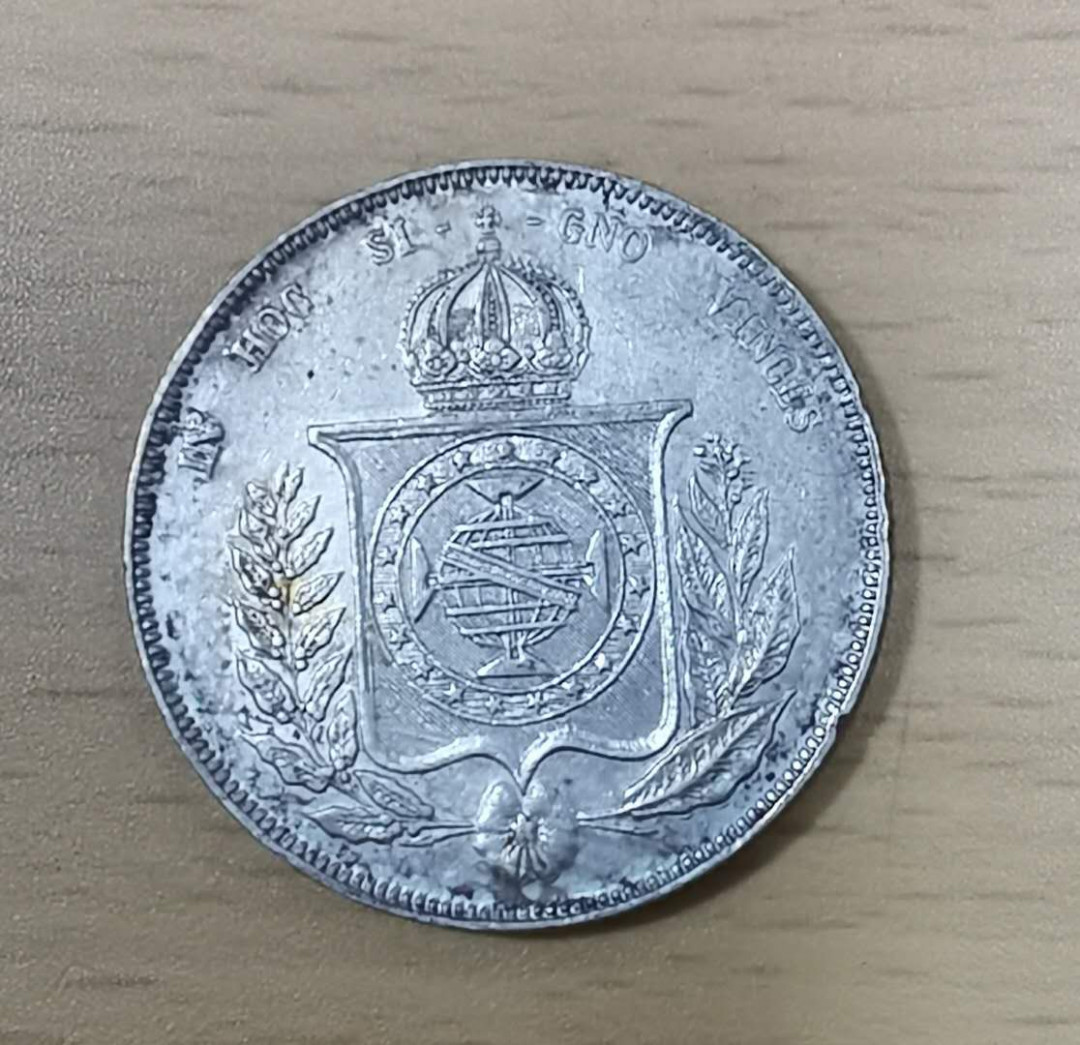 北京马甸外币专卖微拍第二十三期，陆续上新，欢迎关注， 1858年巴西帝国银币，重12.65克，917银。品相如图