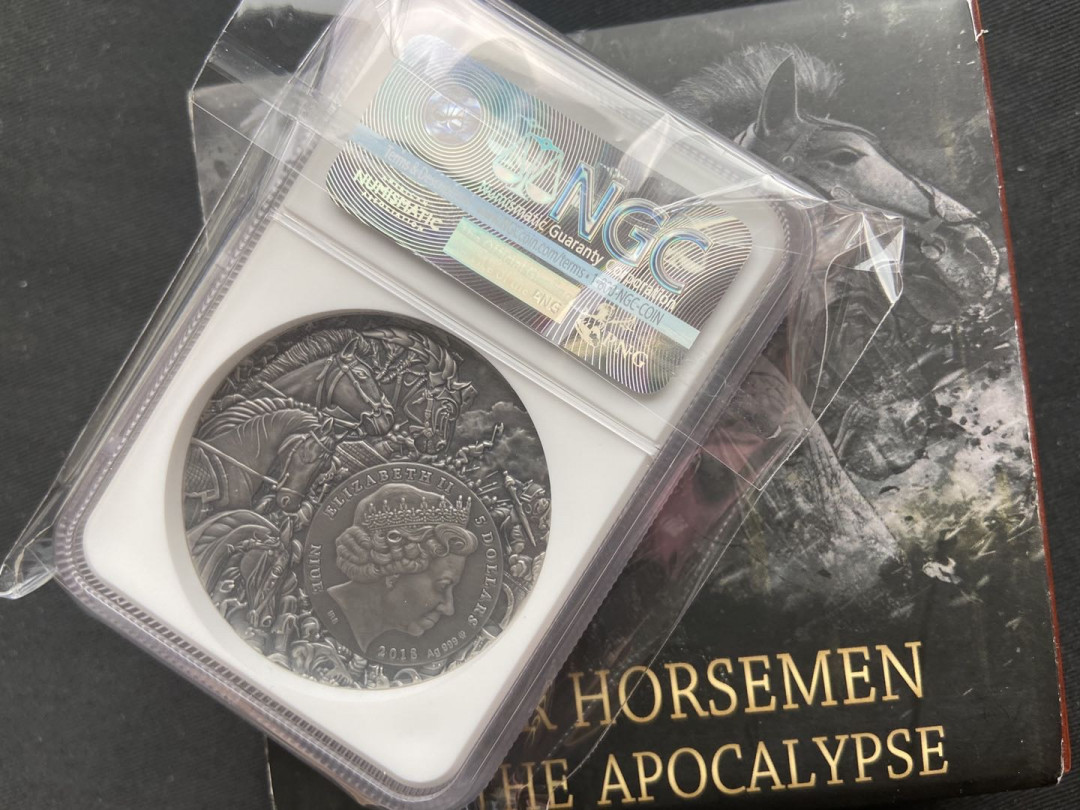 【币观天下】第122期钱币拍卖～ 【纽埃】高浮雕系列之白马蓝标ngc70