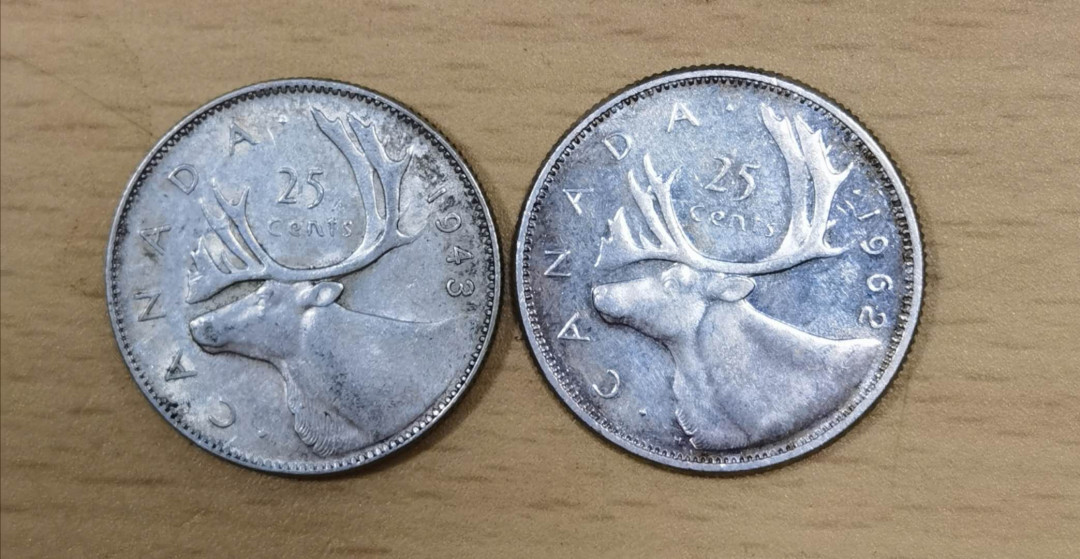 北京马甸外币专卖微拍第二十三期，陆续上新，欢迎关注， 1962年1942年加拿大25分男王女王银币一对，总重11.664克，80银，品相如图