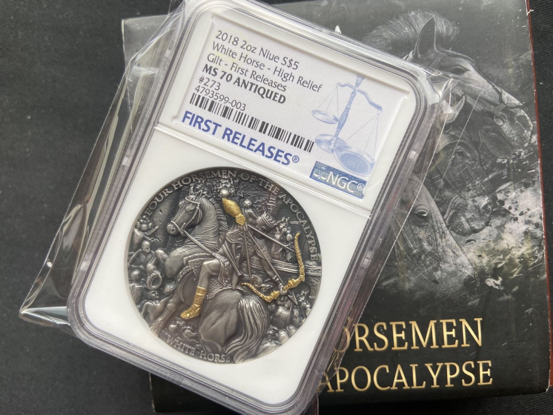 【币观天下】第122期钱币拍卖～ 【纽埃】高浮雕系列之白马蓝标ngc70