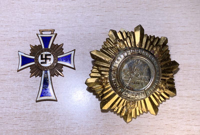 大猫徽章拍卖132期 - 朝鲜德国章各一枚