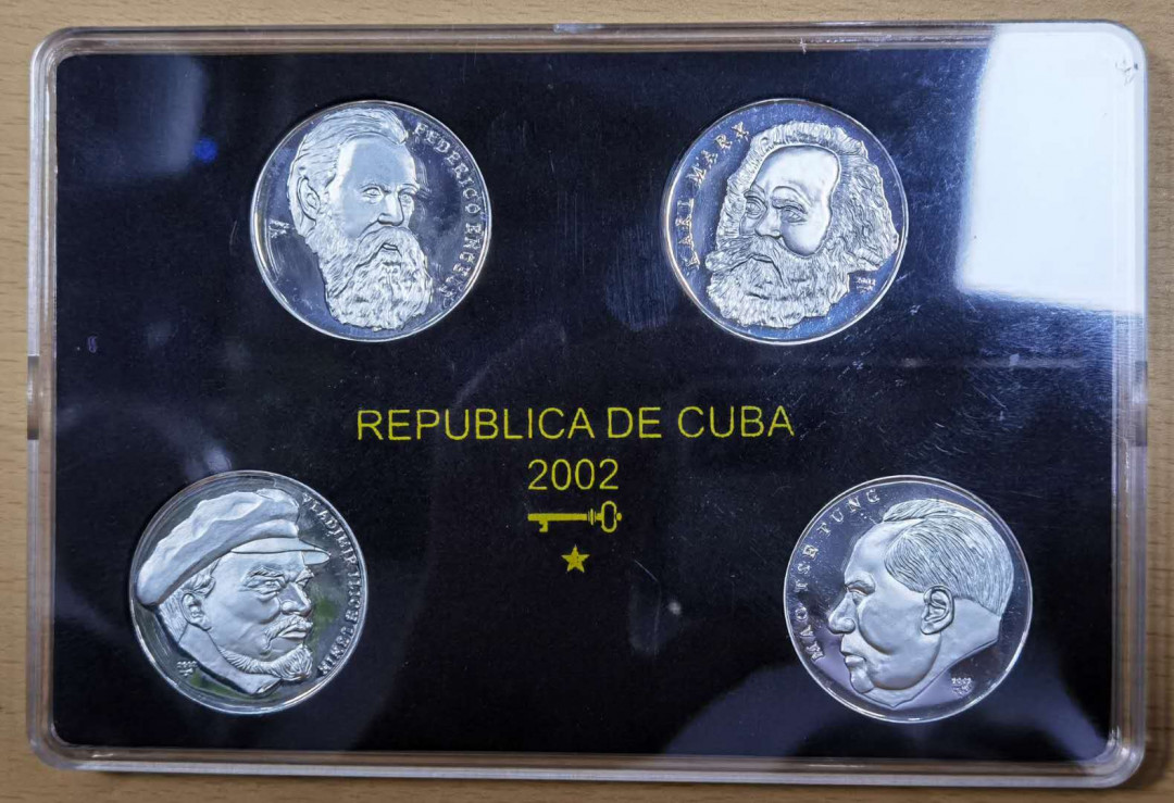 北京马甸外币专卖微拍第二十三期，陆续上新，欢迎关注， 2002年古巴马恩列毛四大伟人精制纪念银币，1盎司，999银，发行量克书：2000枚，实铸量：1000枚，品相如图