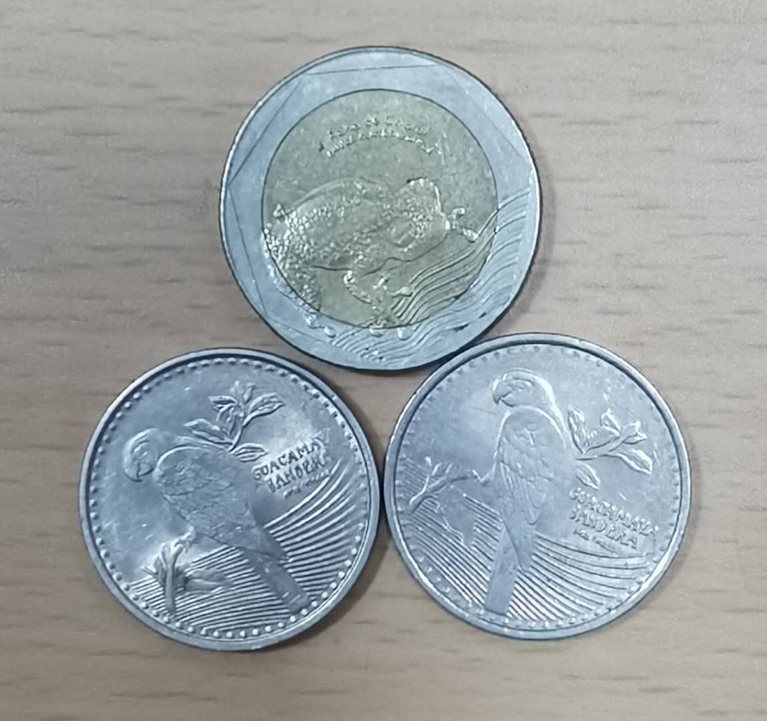北京马甸外币专卖微拍第二十四期，非贵金属纪念币，流通币专场，陆续上新，欢迎关注 哥伦比亚高值币3枚，品相如图，