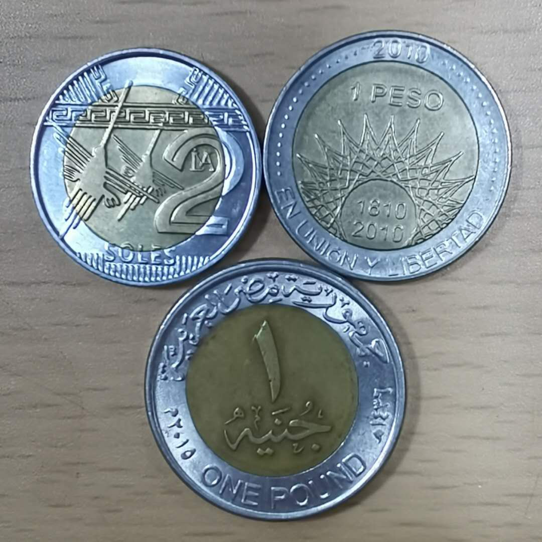 北京马甸外币专卖微拍第二十四期，非贵金属纪念币，流通币专场，陆续上新，欢迎关注 秘鲁，阿根廷，埃及双色币3枚，品相如图