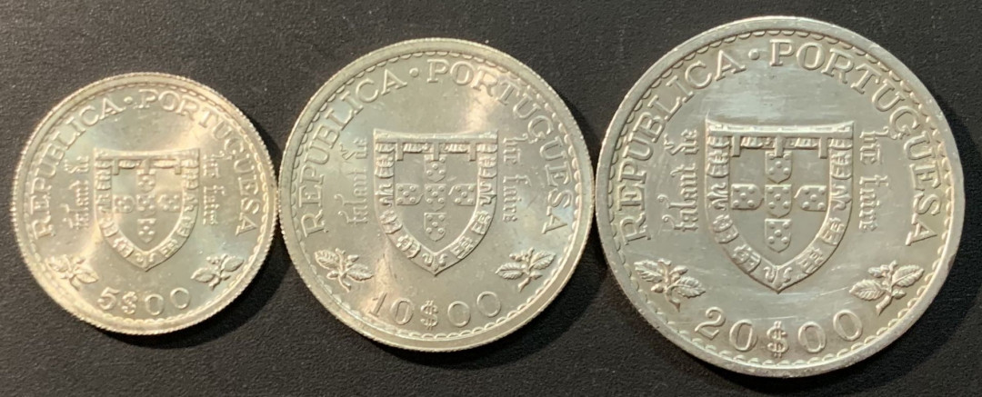 紫瑗钱币——微拍第104期 葡萄牙 1960年 亨利王子500周年  5 10 20埃斯库多 三枚一套 共40.5克 0.835银