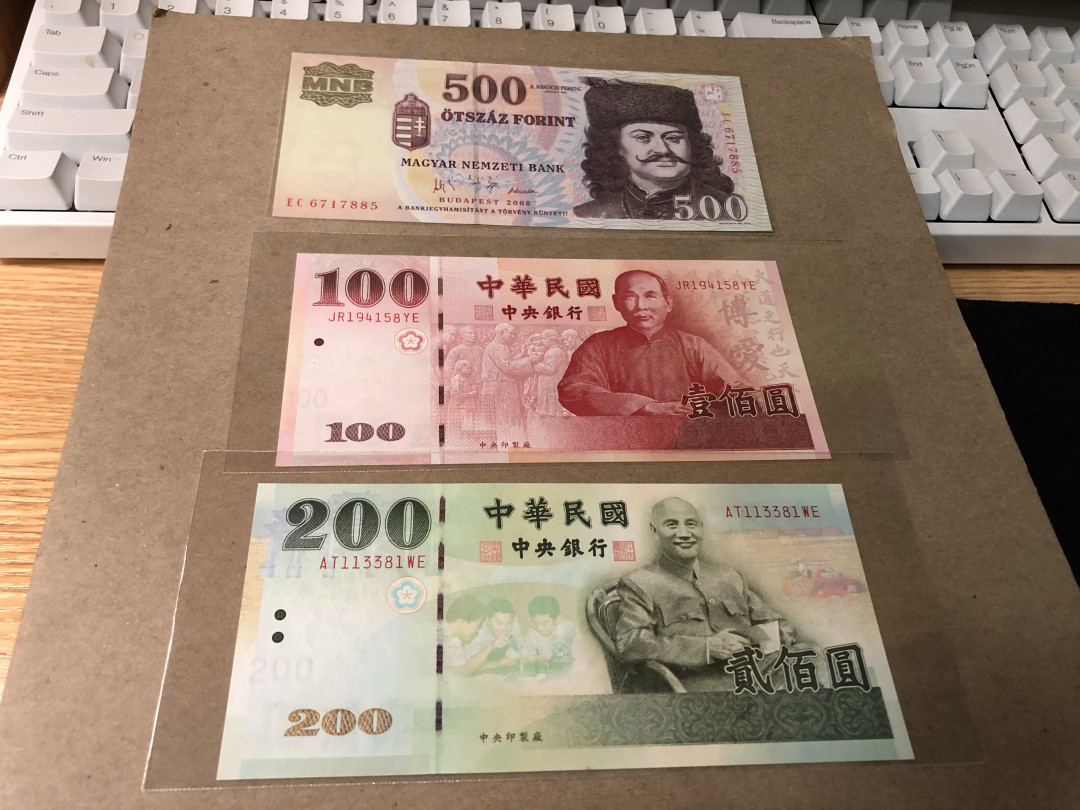 【Blue Auction】世界纸币精拍第23期—— 锡兰佛国(共50拍） 【一组3张】匈牙利 2006年500福林 全新UNC&台湾 100元、200元 全新UNC