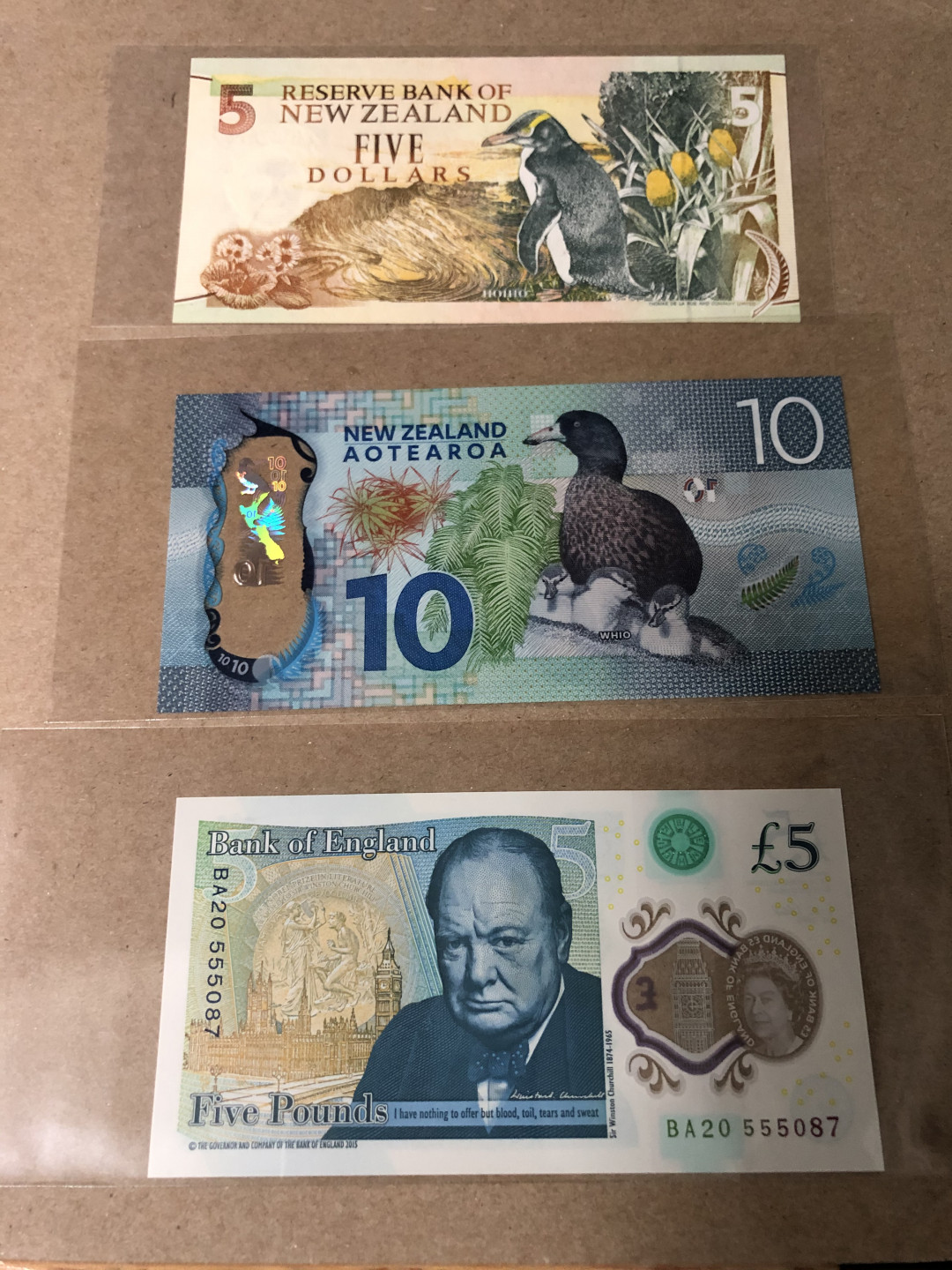 【Blue Auction】世界纸币精拍第23期—— 锡兰佛国(共50拍） 【一组3张】新西兰 1992年5元、2015年10元塑料钞&英国 5镑 塑料钞 全新UNC