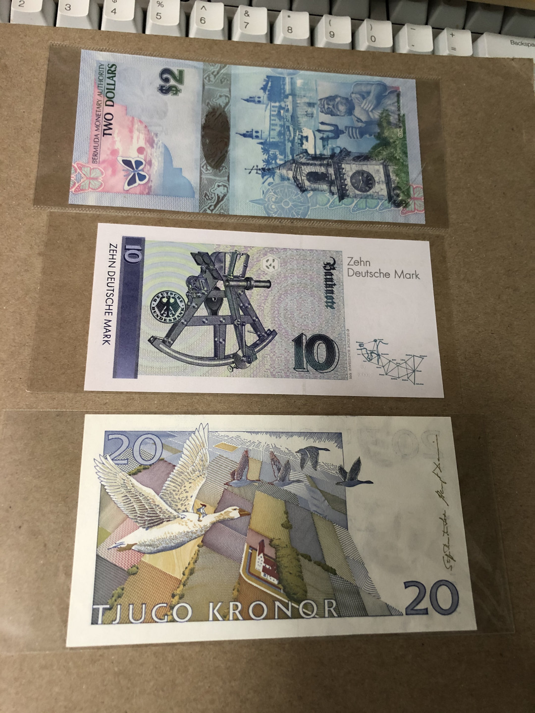 【Blue Auction】世界纸币精拍第23期—— 锡兰佛国(共50拍） 【一组3张】瑞典20克朗、德国10马克、百慕大2元 全新UNC