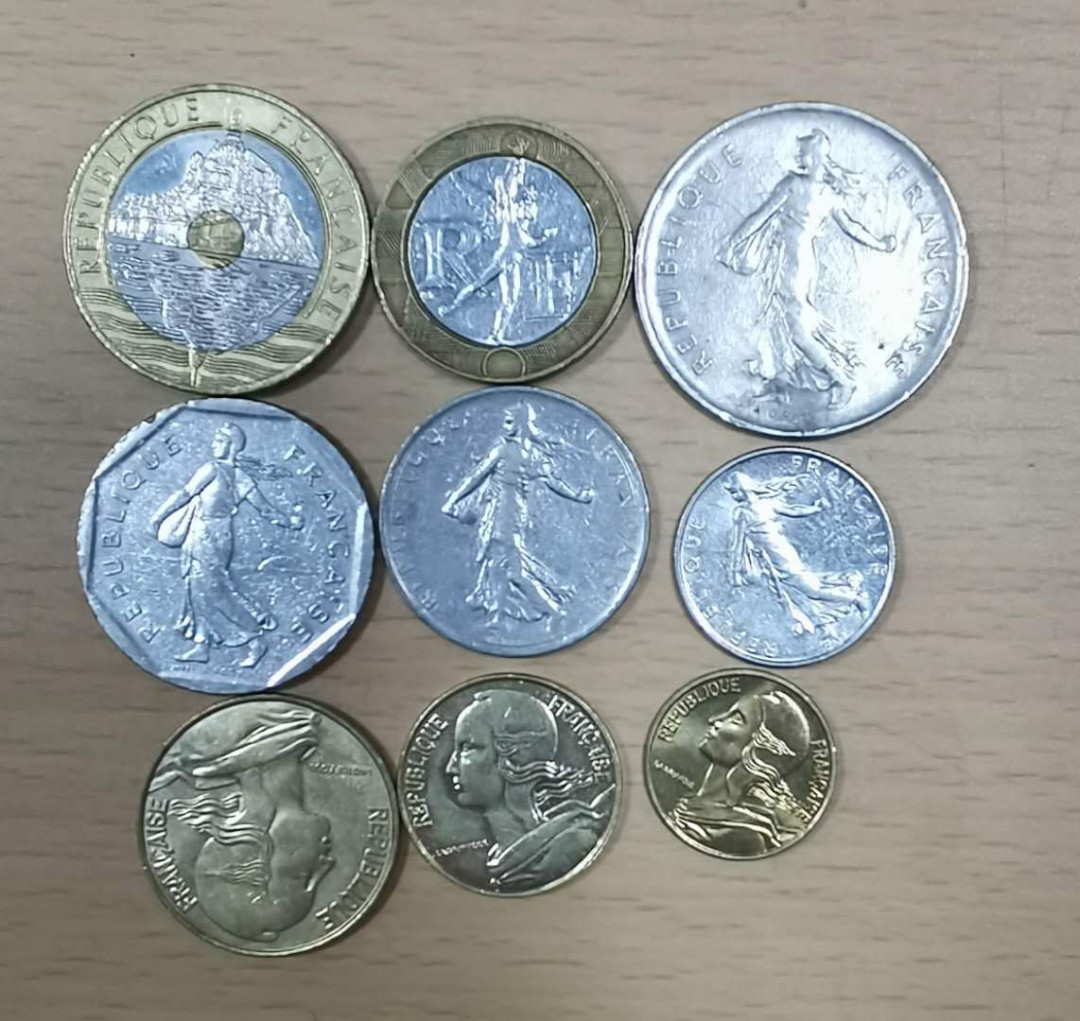北京马甸外币专卖微拍第二十四期，非贵金属纪念币，流通币专场，陆续上新，欢迎关注 法国流通币9枚/套。品相如图