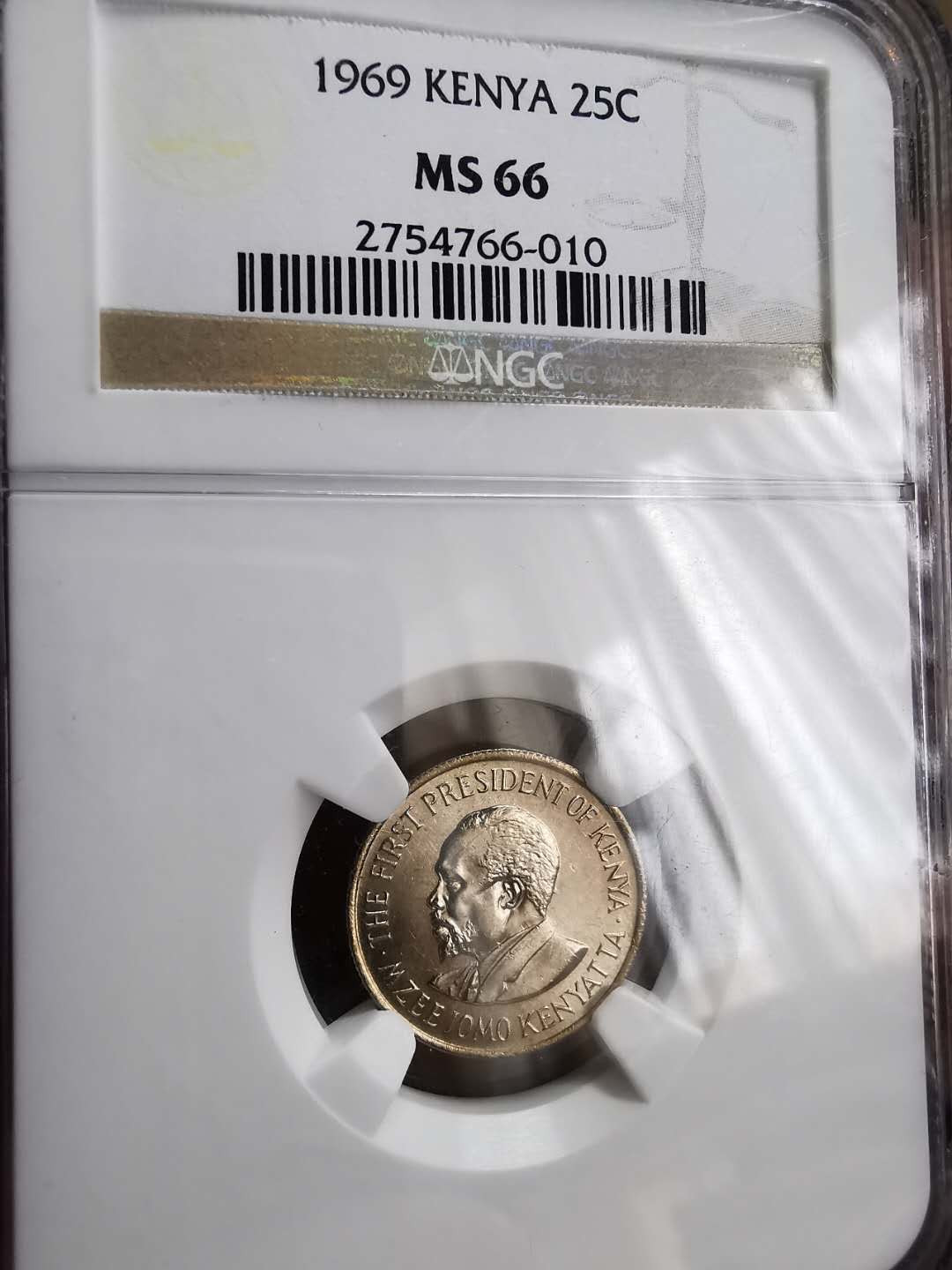 凡希社世界钱币微拍第一百三十三期 1969肯尼亚2先令25分流通版一对NGC-MS65/66