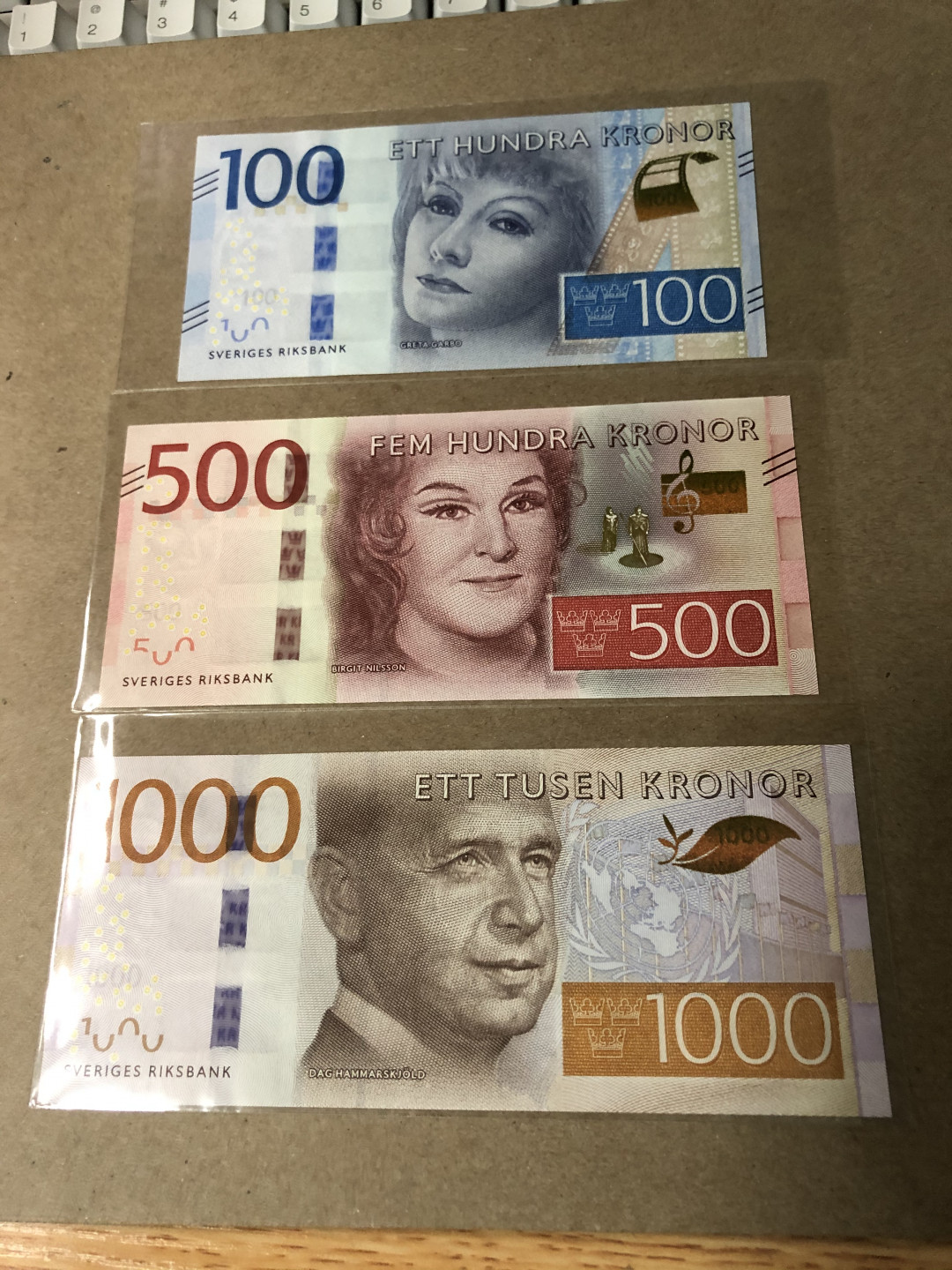 【Blue Auction】世界纸币精拍第23期—— 锡兰佛国(共50拍） 【一组3张】瑞典 新版 1000-500-100克朗 全新UNC