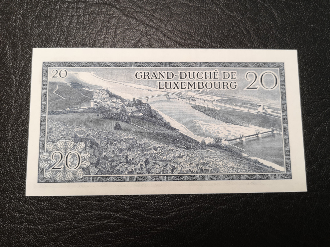《外钞收藏家》第八十四期拍卖（广州2020币展特拍） 卢森堡1966年20法郎 全新绝品 非常精致的背面风景