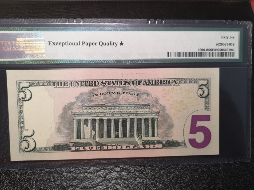 《外钞收藏家》第八十四期拍卖（广州2020币展特拍） 2013年5美元 pmg66🌟 没什么别的亮点就是带星