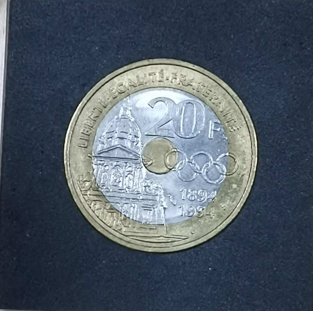 北京马甸外币专卖微拍第二十四期，非贵金属纪念币，流通币专场，陆续上新，欢迎关注 1994年法国纪念奥运百年发行奥运创始人顾拜旦20法郎双金属纪念币，品相如图