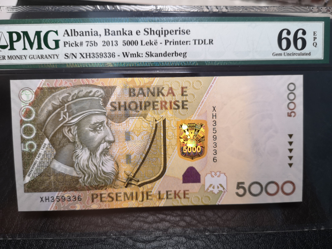 《外钞收藏家》第八十四期拍卖（广州2020币展特拍） 阿尔巴尼亚2013年5000  全息亮点 背面雕刻精致 pmg66