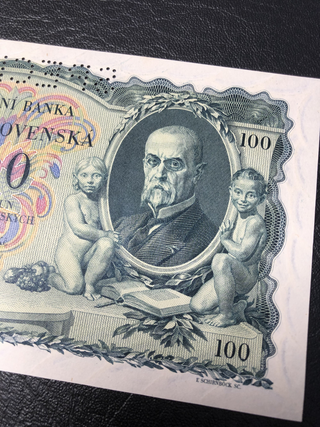 《外钞收藏家》第八十四期拍卖（广州2020币展特拍） 捷克斯洛伐克1925年100克朗 样钞 全新品相 这样的品种这么好品相不多了。雕刻精美