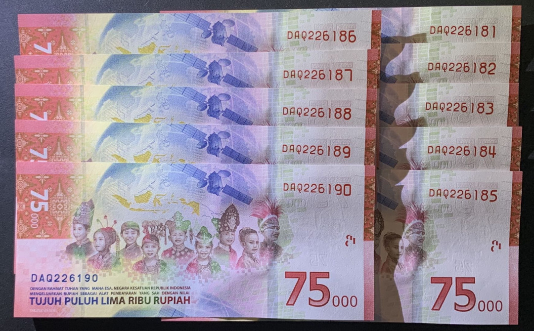 紫瑗钱币——微拍第107期—纸币场（团购） 印度尼西亚 2020年 独立75周年 75000卢比 整刀拆 全新 UNC 10枚连号 （DAQ226181—DAQ226190） 有赠品一张