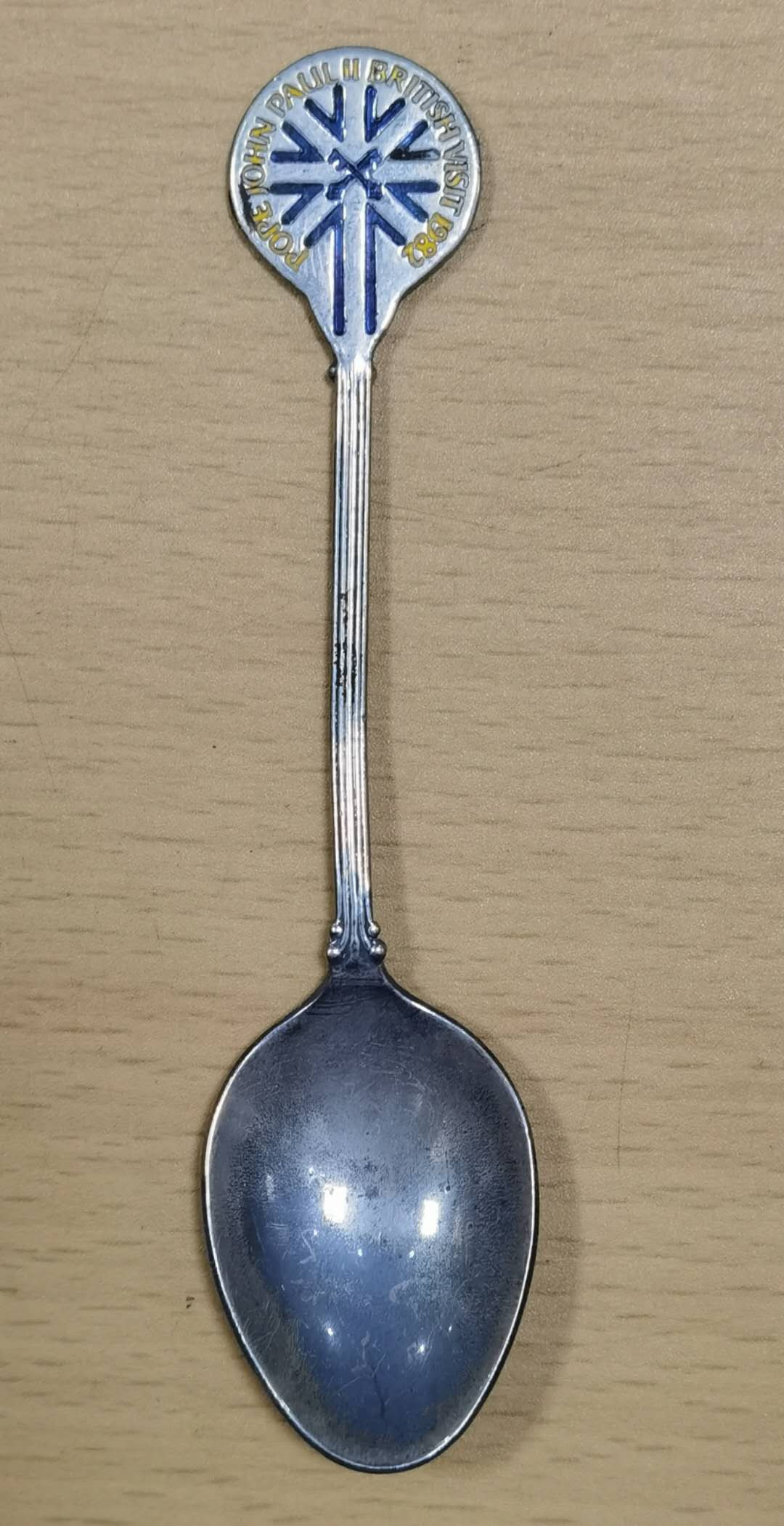 北京马甸外币专卖微拍第二十五期，徽章，早期工艺勺专场，陆续上新欢迎关注 银勺八，含银量不详，长106mm，重12.9克，品相如图