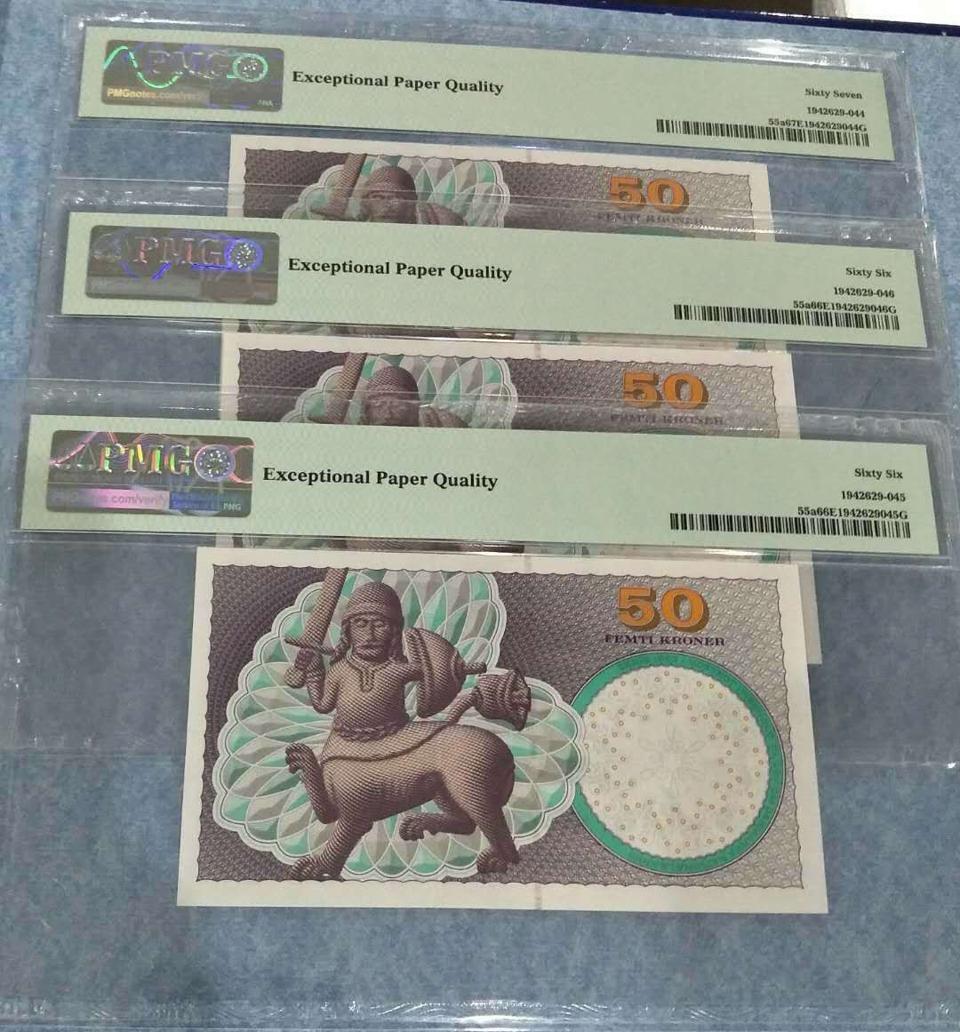 【鲸贝乐淘】千字文·第“坚持雅操，好爵自縻”号拍卖·CICE钱币博览会专场 丹麦1999年初版浮雕版50克朗评级钞三张PMG66、66、67